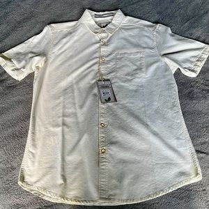 Summer short sleeve mens shirt. NEVER BEEN WORN, STILL HAS TAG
